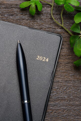 ペンと手帳2024