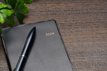ペンと手帳2024
