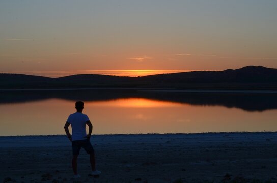 Atardecer en soledad
#atardecer #sunset #reflection #horizonte #paisaje #pensamientos #spledad #tristeza #esperanza