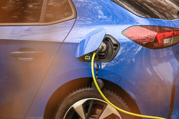 auto voiture recharge charge borne station electrique electricité energie autonomie