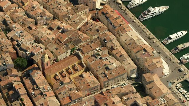 Vue aérienne du centre ville de Saint Tropez