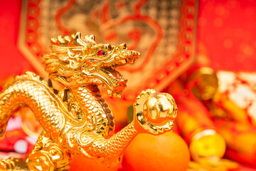 Tradition Chinese golden dragon statue