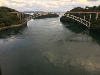 Obraz premium bridge over the river