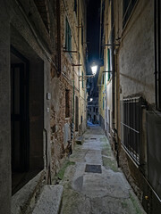 Fototapeta na wymiar Narrow Italian old town alley at night