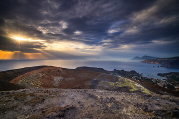 Vulcano, Aeolische Inseln, Sizilien, Italien, 29.10.2023, Krater bei Sonnenuntergang 