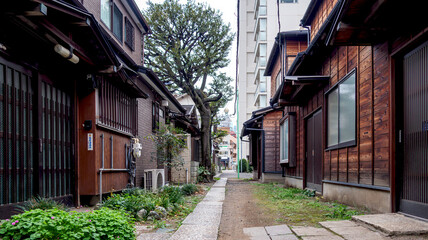 Fototapeta na wymiar 昭和の木造住宅