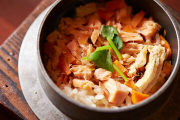 Stone pot rice with fish and vegetables