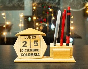 Wooden calendar indicating that it is December 25