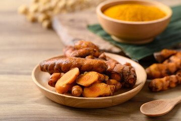 Fresh turmeric and powder, Spice in Asian cuisine