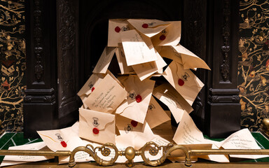 Fototapeta premium JAPAN - NOV 13, 2023: Hogwarts acceptance letter and envelope with vintage red wax seal overflow from fireplace at Warner Bros. Studio Tour Tokyo, The Making of Harry Potter, Wizarding World