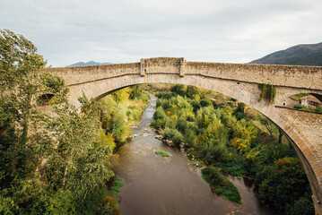 Vieux pont en pierre dans le sud de la France. Pont du diable à Céret. Pont en arche. Pont...