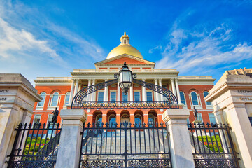 Massachusetts State House, a landmark attraction frequently visited by numerous tourists - obrazy, fototapety, plakaty