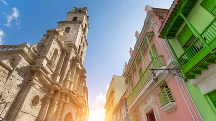 Foto op Plexiglas Famous San Francisco Square (Plaza de San Francisco de Asis) in Old Havana, named after the nearby Franciscan convent © Elena