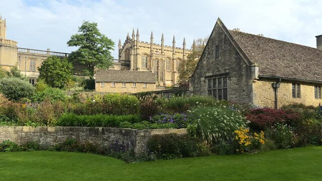 War Memorial Gardens And Great Hall Of Christ Church In Oxford, England. pan right