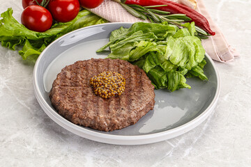 Frilled beef burger cutlet with iceberg