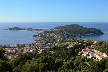 France, côte d'azur, le cap Ferrat est une presqu'île située entre Nice et Monaco, la rade de Villefranche sur Mer borde sa côte ouest, un sentier pédestre en fait le tour.