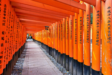 Japan. Kyoto. Fushimi Inari Taisha Shrine - obrazy, fototapety, plakaty