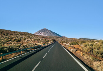 Strada panoramica con il Monte Teide sullo sfondo
