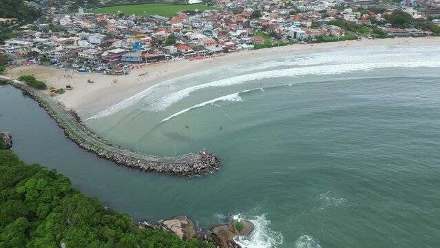 Praia Barra da Lagoa Florian&oacute;polis Santa Catarina Turismo Belezas Naturais Lazer Barco Ver&atilde;o Surf Paradis&iacute;acas Atividades Aqu&aacute;ticas Cen&aacute;rios Surf Pesca Cultura Local Gastronomia Viagens Drone