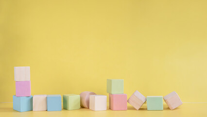 赤ちゃんの積み木のおもちゃ　コピースペースあり