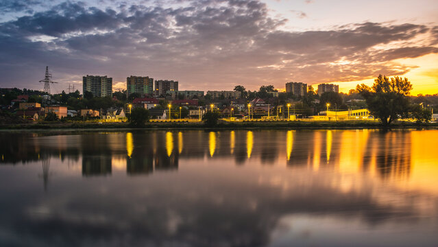 Fototapeta Wschód słońca w mieście