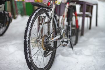 Fototapeta na wymiar Rear wheel of a mountain bike in the snow.