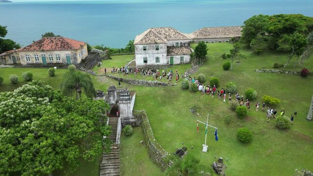 Barcos Escunas F&eacute;rias Turismo Florian&oacute;polis Ilhas Franc&ecirc;s Fortaleza Anhatomirim Passeios Mar&iacute;timos Aventura Navega&ccedil;&atilde;o Belezas Naturais Patrim&ocirc;nio Hist&oacute;rico Cultura Local Praias Paradis&iacute;acas Roteiros