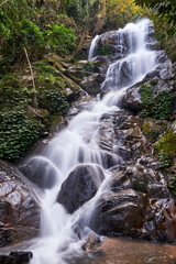 Obraz premium waterfall in the jungle in northern thailand
