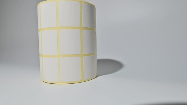 Thermal barcode roll.	Barcode label roll for direct thermal or thermal transfer printing. Blank price label roll. One label rulo.