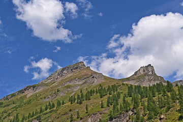 Montagne e valle scendendo dall'altipiano del Parco Naturale Alpe Veglia e Alpe Devero, Valle...