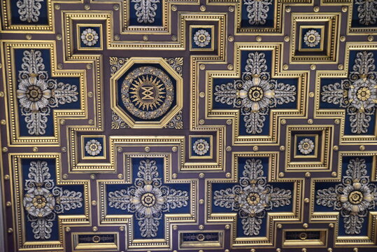 Plafond &agrave; caissons de Notre-Dame-de-Lorette &agrave; Paris. France