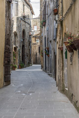 Obraz premium old houses on uphill lane at medieval hilltop village, Pitigliano, Italy