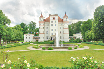 Palace in Wojanów - a historic palace built in Wojanów, Poland