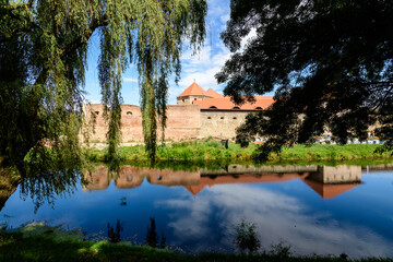 Obraz premium Renovated old historical buildings of Fagaras Fortress (Cetatea Fagaras) during renovation works in a sunny summer day, in Transylvania (Transilvania) region, Romania .