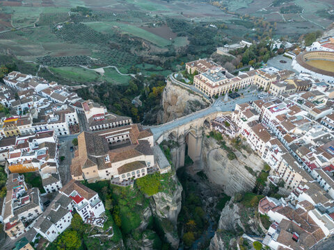 Vistas a&eacute;reas de Ronda , Puente Nuevo y centro hist&oacute;rico de Ronda, vista cenital desde arriba ,Andalucia , Malaga , Espa&ntilde;a