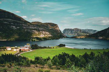 Fototapeta premium Norwegen Landschaft mit Blick auf den Fjord