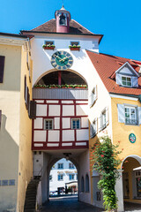 Das Unterstadttor in der  Altstadt von Meersburg am Bodensee - 692183598