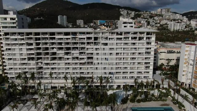 Vista a&eacute;rea del puerto de Acapulco, Hurac&aacute;n Otis.