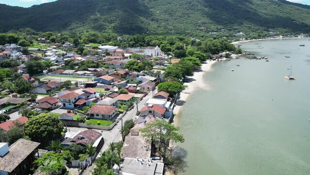 Van Turismo Florian&oacute;polis Natureza Praia da Daniela Bairro Sambaqui Passeios Viagens Costeira Ilha Magia Dunas Mata Atl&acirc;ntica Ilha Roteiros Tur&iacute;sticos Aventura Praias Paradis&iacute;acas Cultura Hist&oacute;ria