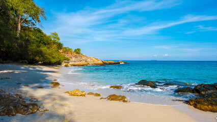 Fototapeta premium Koh Samet Island Rayong Thailand in the evening sun, the white tropical beach of Samed Island with a turqouse colored ocean