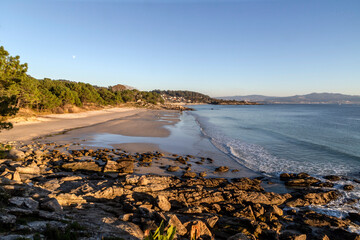 Viñó beach, in the Vigo estuary. Donón, Galicia, Spain.