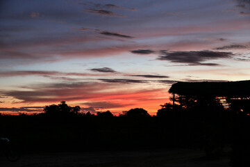 Amanecer Natural Sobre El Campo