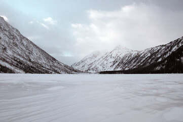 Snow-covered winter mountain lake, Russia, Siberia, Altai mountains. Multinskie lakes.