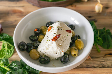 schafskäse und oliven 