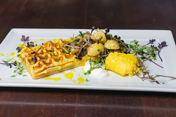 waffel pikant mit gemüse und ei 