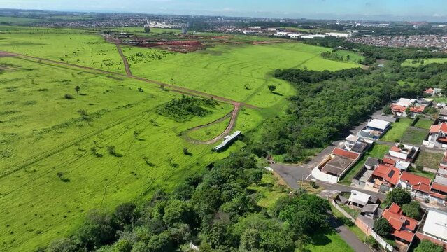Regi&atilde;o do Teatro Municipal, prefeitura e condom&iacute;nios em Paul&iacute;nia (Paul&iacute;nia) SP, interior de S&atilde;o Paulo. Brasil.