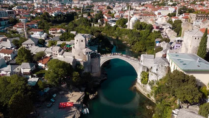 Photo sur Plexiglas Stari Most Riverside Elegance: Exploring the Enchanting Cityscape of Mostar, Bosnia