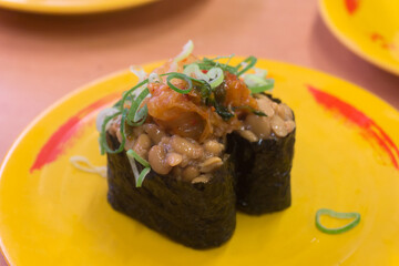 握り寿司　納豆キムチ軍艦 © xiaosan