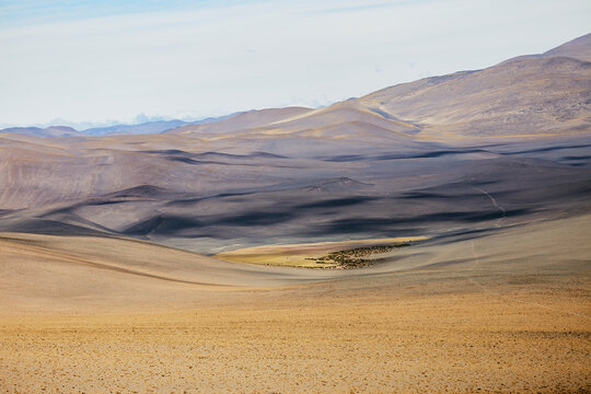 La puna catamarque&ntilde;a sorprende con su paleta de colores. Antofagasta de la Sierra, provincia de Catamarca, Argentina.