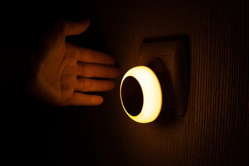 LED Round White Night Light Dusk To Dawn Sensor Smart Wall Lamp For Bathroom Bedroom Home Kitchen Corridor Energy Saving.